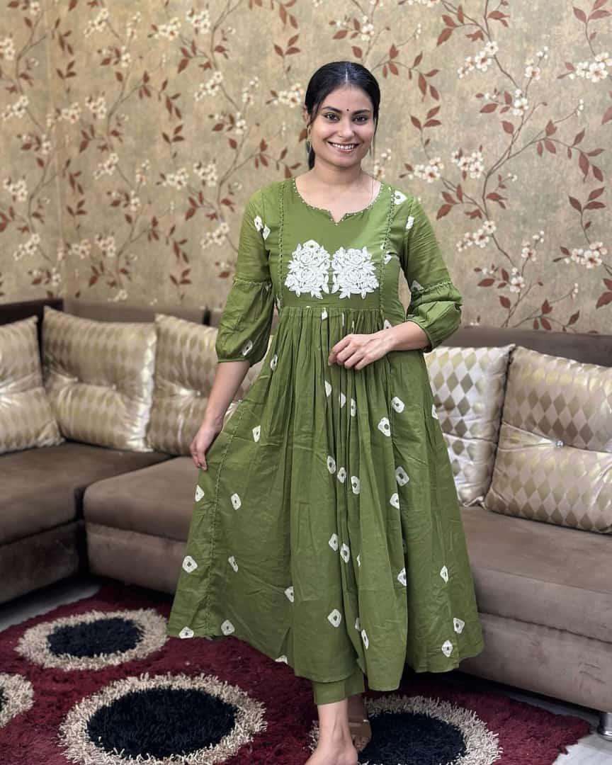 Bandhani Printed Thread Work Puffed Sleeves A-Line Kurta With Trousers