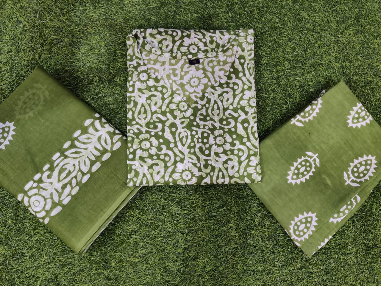 Women Cotton Green Kurta Pant with Dupatta Set