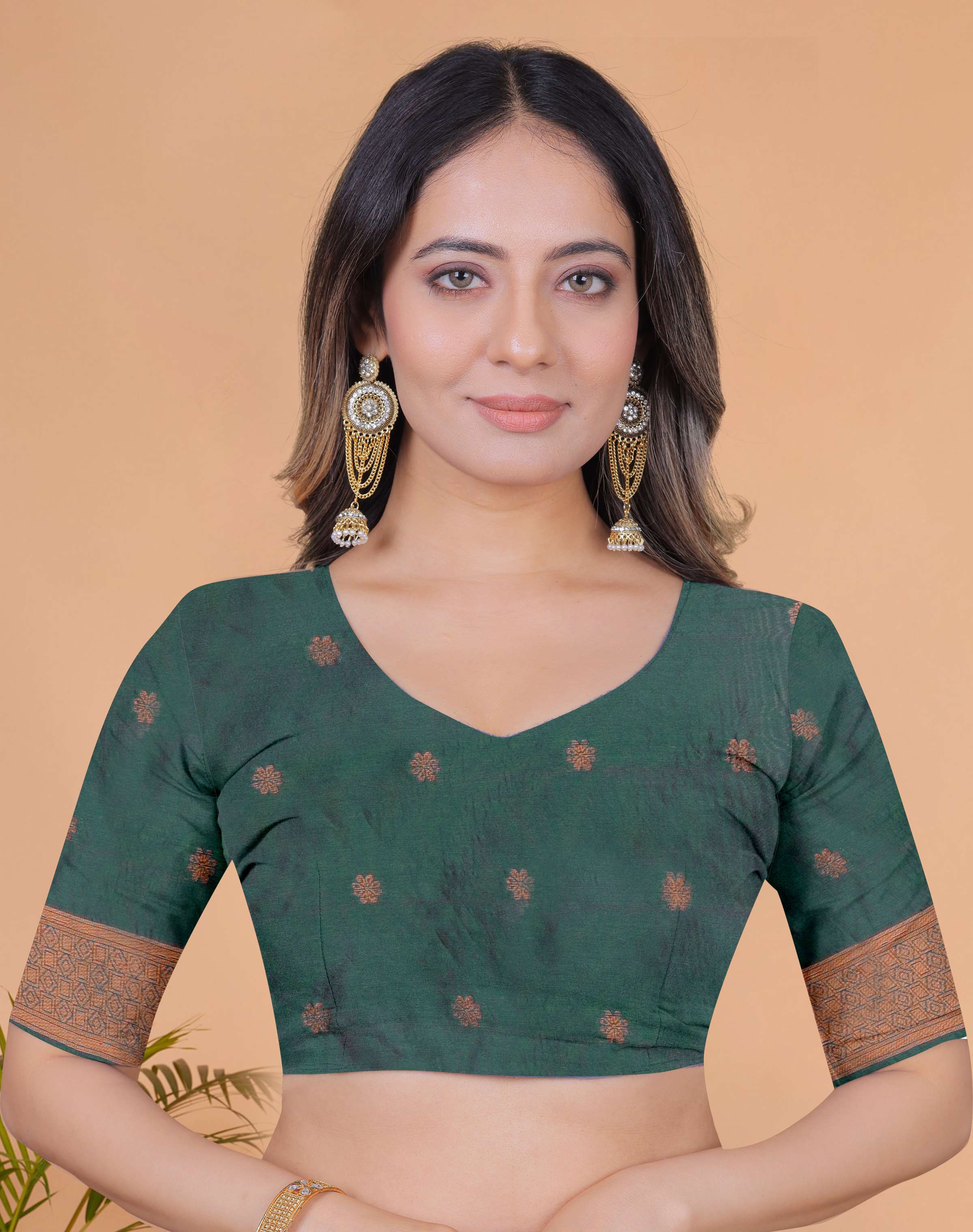 Royal Grace Banarasi Silk Saree with Floral & Peacock Zari Motifs – Deep Rose Pink & Antique Gold with Green Border